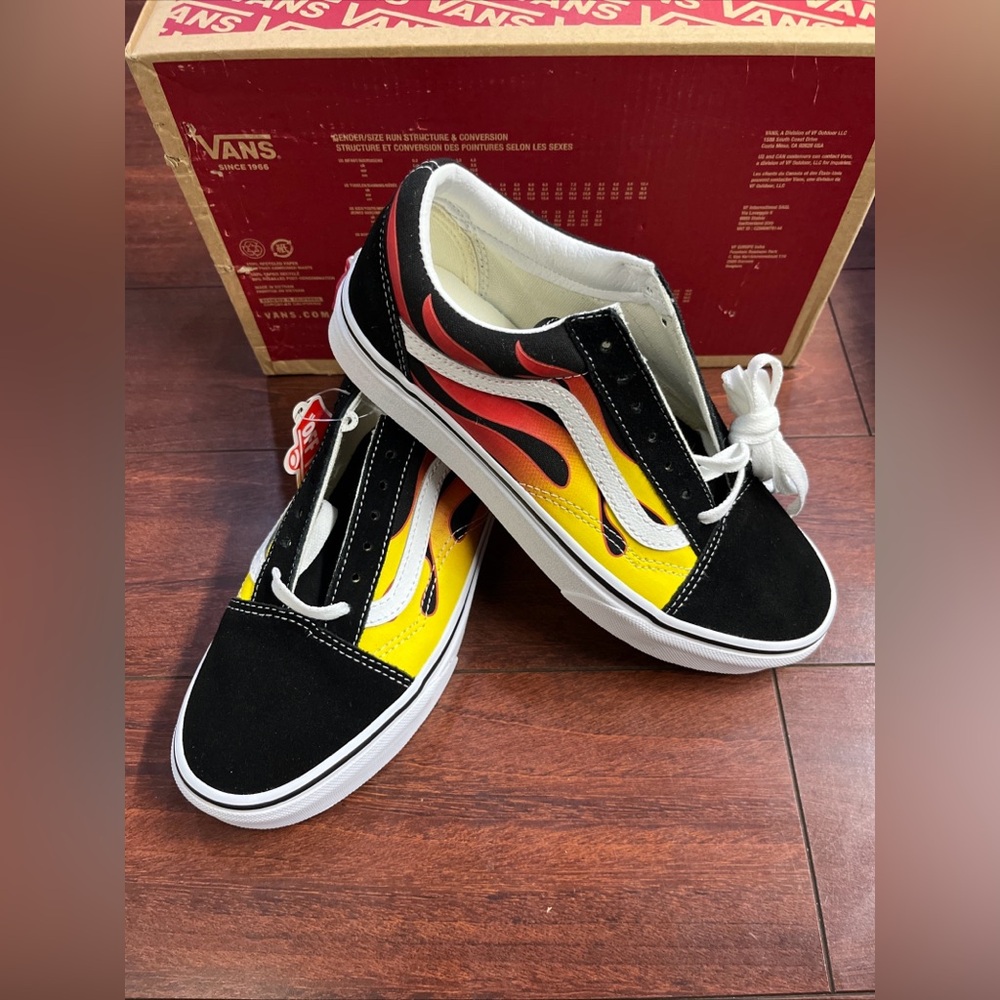 Womens 7 Vans Old Skool Suede Flame Black Low Top Shoe Sneaker New HALF BOX